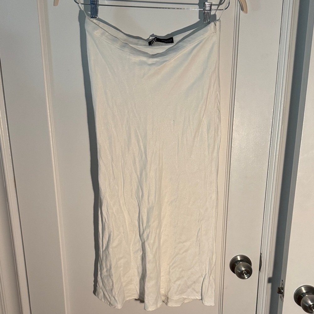 Zara Elegant Cream Midi Skirt